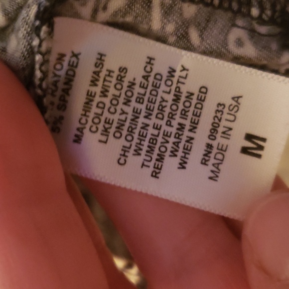 black and white cropped tank - Picture 3 of 3